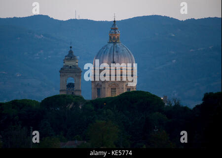 Manieristici Basilica Papale di Santa Maria degli Angeli (papale Basilica di Santa Maria degli Angeli) che racchiude il IX secolo chiesetta chiamata Porz Foto Stock