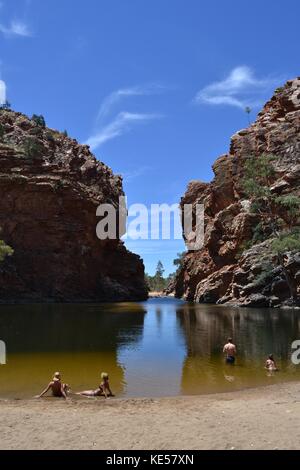 Ellery Creek Big Hole intorno ad Alice Springs, Australia Foto Stock