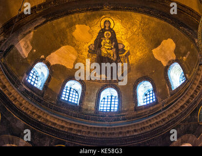 Mosaico della Vergine Maria e Gesù, stanza principale, Hagia Sophia, ayasofya, vista interna, sito patrimonio mondiale dell'Unesco, parte europea Foto Stock