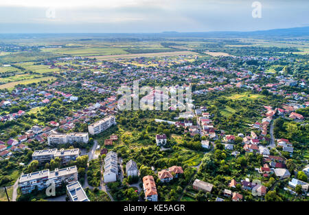 Vista aerea di mukachevo, una città in transcarpathia, Ucraina Foto Stock