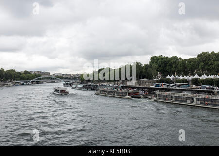 Una vista del fiume Senna a Parigi, Francia Foto Stock