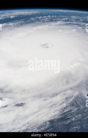 L'occhio dell'uragano irma come visto dalla stazione spaziale internazionale. Foto Stock