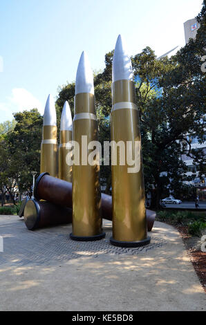 La scultura "yininmadyemi - tu hai lasciato cadere' da tony albert in Sydney hyde park. Si tratta di un omaggio agli aborigeni e torres isolani diritta Foto Stock