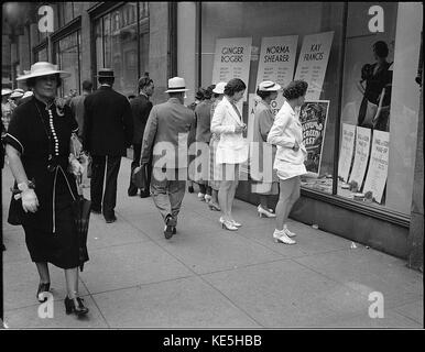 Window shopping al Simpson Foto Stock