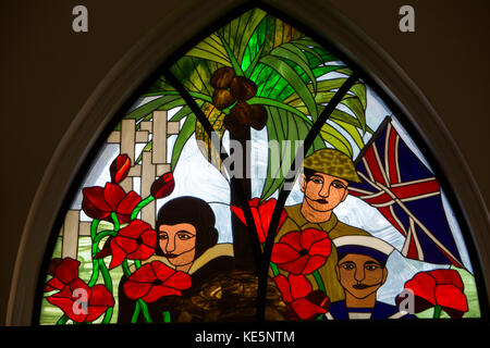 La Seychelles, Mahe, Victoria, St Paul Cattedrale Anglicana di servizio in tempo di guerra vittime della guerra ricordo delle vetrate colorate Foto Stock