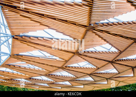 Serpentina Pavillion 2017, Kensington Gardens, Londra progettata dal premiato architetto Diébédo Francis Kéré, Foto Stock