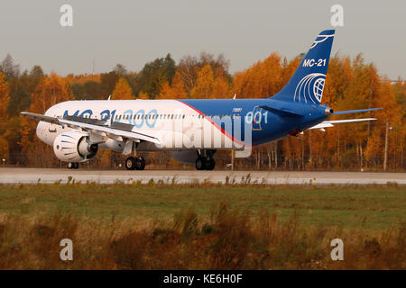 Zhukovsky, Moscow Region, Russia - 17 ottobre 2017: irkut ms-21 73051 prima battenti prototipo di una nuova federazione aereo civile in atterraggio a ramenskoe Foto Stock