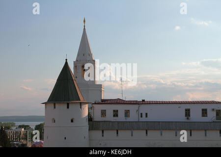 Sud-est round e spassky torri del Cremlino di Kazan. Il Tatarstan, Russia Foto Stock