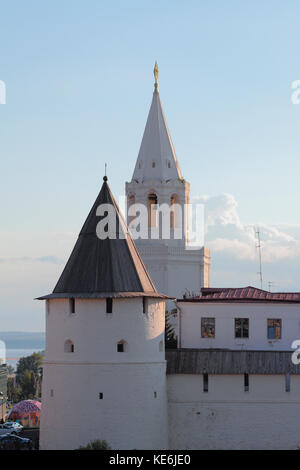 Sud-est round e spassky torri del Cremlino di Kazan. Il Tatarstan, Russia Foto Stock