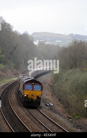 66044, a sud di trefforest, con un tower colliery - aberthaw stazione di potenza funzionante. Foto Stock