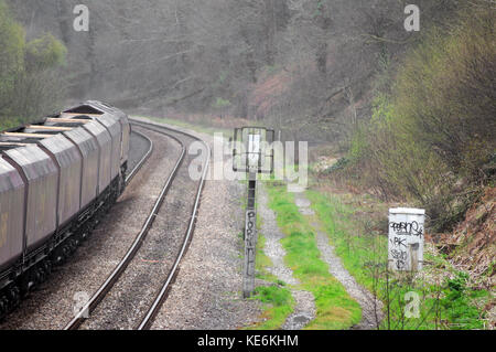 66044, a sud di trefforest, con un tower colliery - aberthaw stazione di potenza funzionante. Foto Stock