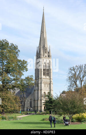 Chiesa di Santa Maria da Clissold giardini, Stoke Newington, London Borough of Hackney, Greater London, England, Regno Unito Foto Stock