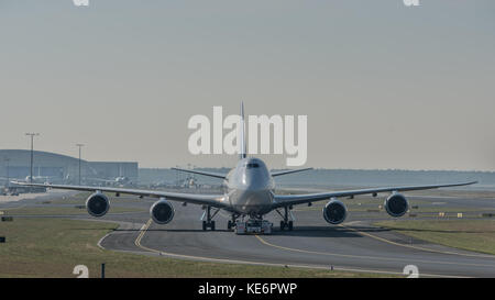 Reisen, Deutschland, Hessen, Francoforte sul meno, Flughafen, ottobre 18. Eine Boeing 747-830 mit der Kennung D-ABYM rott auf das Startfeld des Frankfurt Foto Stock