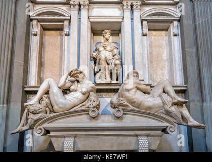 Il Sepolcro di Giuliano, duca di Nemours da Michelangelo, Cappelle Medicee, Chiesa di San Lorenzo di Firenze (Italia). Foto Stock