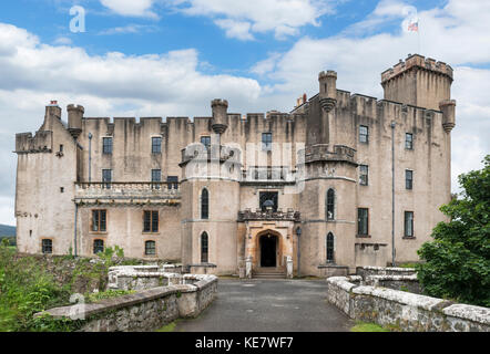 Il castello di Dunvegan, sede del Clan MacLeod, Isola di Skye, Highland, Scotland, Regno Unito Foto Stock