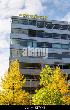 Praga, Repubblica Ceca - 14 ottobre: il pneumatico Goodyear e Rubber Company logo sul quartier generale il 14 ottobre 2017 a Praga, Repubblica ceca Foto Stock