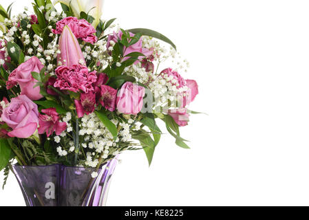 Closeup bouquet rose rosa con gigli e garofani Foto Stock