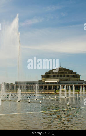 Centennial Hall con fontana multimediale; Wroclaw, Bassa Slesia, Polonia Foto Stock