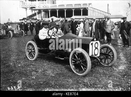 Vincenzo Trucco nella sua Isotta Fraschini al 1908 Grand Prix des Voiturettes a Dieppe Foto Stock