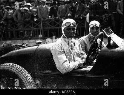 Achille Varzi nella sua Alfa Romeo al 1930 Targa Florio (4) Foto Stock