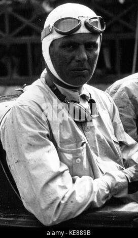 Achille Varzi nella sua Alfa Romeo al 1930 Targa Florio (4) (ritagliate) Foto Stock