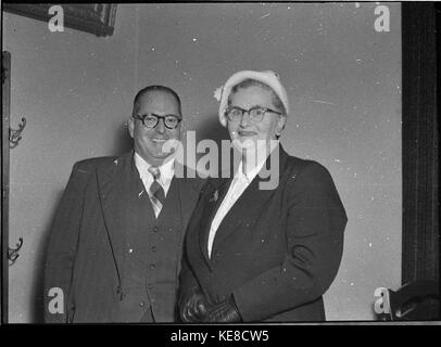 34536 Signor DG McDougall Lord Mayor con la signora McDougall argento anniversario Foto Stock