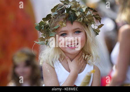 Super cute e bella ragazza solstice Foto Stock