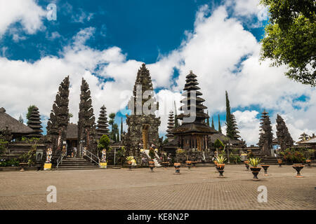 Importante hindu pura Ulun Danu Batur tempio di Bali, Indonesia. Foto Stock