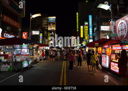 Il Liuhe mercato notturno in Kaohsiung, adottata nel mese di luglio 2017 Foto Stock