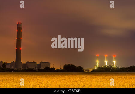 Centrale di energia di grano di notte Foto Stock