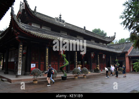 Persone in preghiera attorno a Chengdu più famoso tempio wenshu (monastero). pic è stata adottata nel settembre 2017. Traduzione: "tempio cinese" Foto Stock