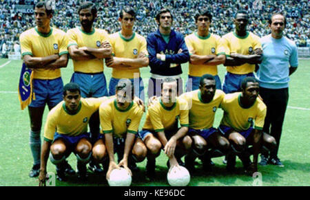 La nazionale di calcio del Brasile del 1970 è ampiamente considerata una delle più grandi squadre della storia. Hanno vinto la Coppa del mondo FIFA in Messico, mettendo in mostra giocatori leggendari come Pelé e Jairzinho. Le abilità tecniche, le competenze tattiche e il lavoro di squadra del team sono stati fondamentali per il loro successo. Foto Stock