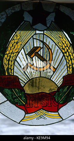 Finestra con simbolo comunista Foto Stock