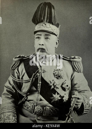 Yuan Shikai era un leader militare e politico cinese che si dichiarò per breve tempo imperatore della Cina nel 1915. Questa immagine riflette il suo ruolo politico durante il periodo della prima Repubblica. Foto Stock