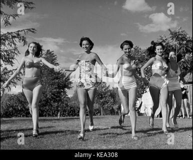 Sophia Loren (terzo da sinistra) nelle immagini pubblicitarie da Miss Italia contest, 1950 Foto Stock