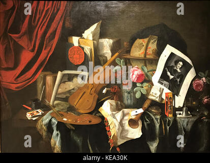 La "Vanitas de Claeuw" è un dipinto di natura morta che raffigura la natura transitoria della vita attraverso oggetti simbolici, come teschi, orologi e fiori selvatici, spesso usati per riflettere sulla mortalità e sulla futilità delle attività mondane. Foto Stock