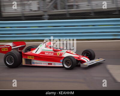 Storica gara di Formula 1 di auto in esecuzione al GP corso a Watkins Glen, New York. Una volta azionata da Nikki Lauda. Foto Stock