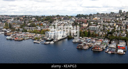 Vista aerea di case galleggianti sul Lago Union, Seattle, Washington, Stati Uniti d'America Foto Stock