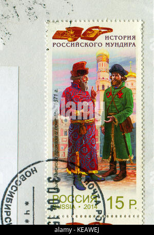 GOMEL, BIELORUSSIA, 13 OTTOBRE 2017, Stamp stampato in Russia mostra l'immagine della Storia dell'uniforme russa, circa 2009. Foto Stock