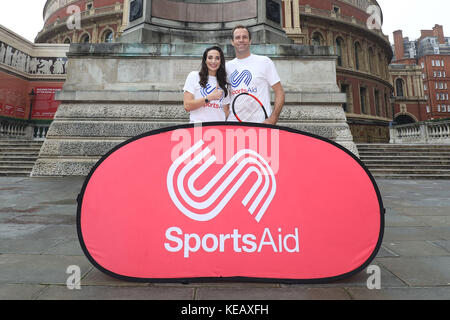 La cantante soprano Laura Wright e Greg Rusedski alla Royal Albert Hall di Londra per lanciare la partnership benefica tra Champions Tennis alla Royal Albert Hall e SportsAid per il 2017. Foto Stock