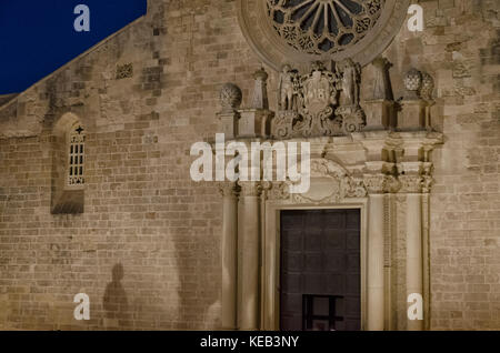 Vista di fronte della famosa cattedrale di Otranto Foto Stock