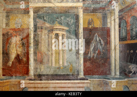 Affresco romano raffigurante l'entrata di un santuario con un tholos su un podio, con una statua di Venere Anadiomena (Venere in uscita dell'acqua) di cui due donne portate offerte di fiori. Su entrambi i lati, pesci e pernici e alla sommità di una maschera teatrale e un altro di un satiro. Cubiculum. Parete nord. Casa pompeiano VI. I secolo A.C. Museo Archeologico Nazionale. Napoli. L'Italia. Foto Stock