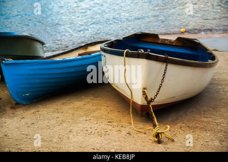 Barche a remi da mare a Dawlish, Regno Unito Foto Stock