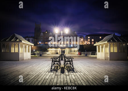 Cromer ha uno dei moli migliori e fiorenti d'Inghilterra e l'unica mostra di banchi superstiti in Europa. Ospita anche il salvataggio RNLI Foto Stock