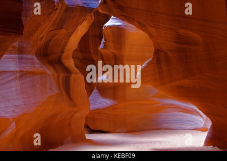 Intricato delle forme e modelli distintivo di formazioni rocciose della tomaia Antelope Canyon in Arizona, Stati Uniti d'America Foto Stock