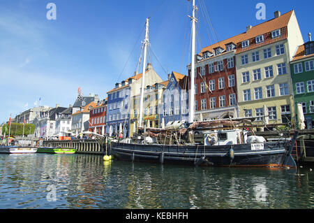 Copenaghen, Danimarca, sul canale Nyhavn nel 2015 Foto Stock