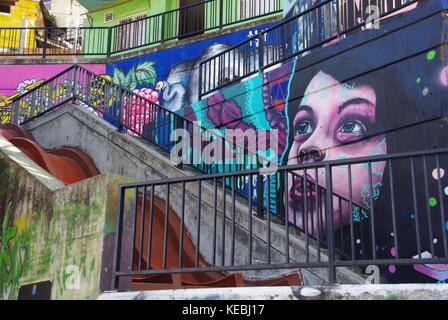 Le scale e lo scivolo di Comuna 13, Medellin, Colombia Foto Stock