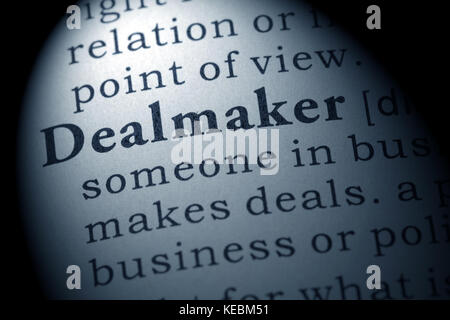 Fake Dizionario, definizione del dizionario della parola dealmaker. comprendente i principali parole descrittive. Foto Stock