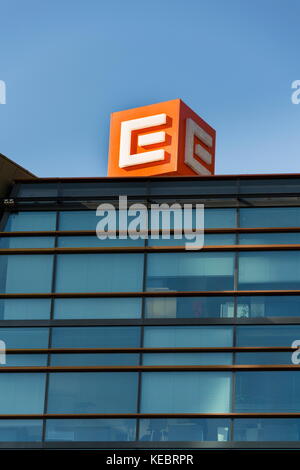 Praga, Repubblica Ceca - 14 ottobre: cez group company logo sul quartier generale il 14 ottobre 2017 a Praga, Repubblica ceca. Foto Stock