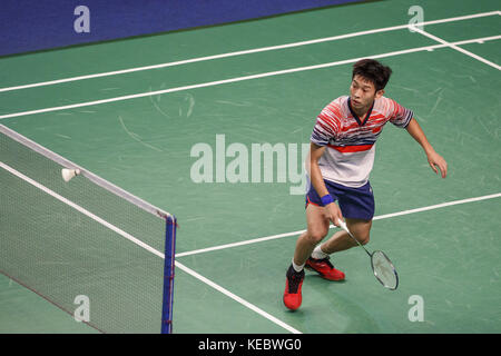 Yogyakarta, Yogyakarta, Cina. 19 ottobre 2017. Yogyakarta, Indonesia - 19 ottobre 2017: (SOLO PER USO EDITORIALE. CHINA OUT). Il giocatore cinese di badminton Gao Zhengze sconfigge il giocatore francese di badminton 2-0 ai Campionati del mondo juniores BWF a Yogyakarta, Indonesia, 19 ottobre 2017. Crediti: SIPA Asia/ZUMA Wire/Alamy Live News Foto Stock